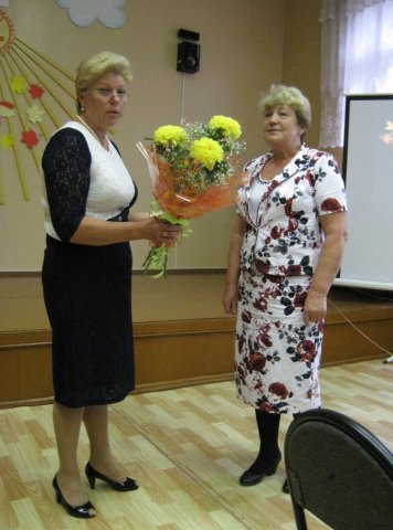 Поздравление Зубковой Е. Л. с присвоением звания  "Заслуженный учитель РФ"